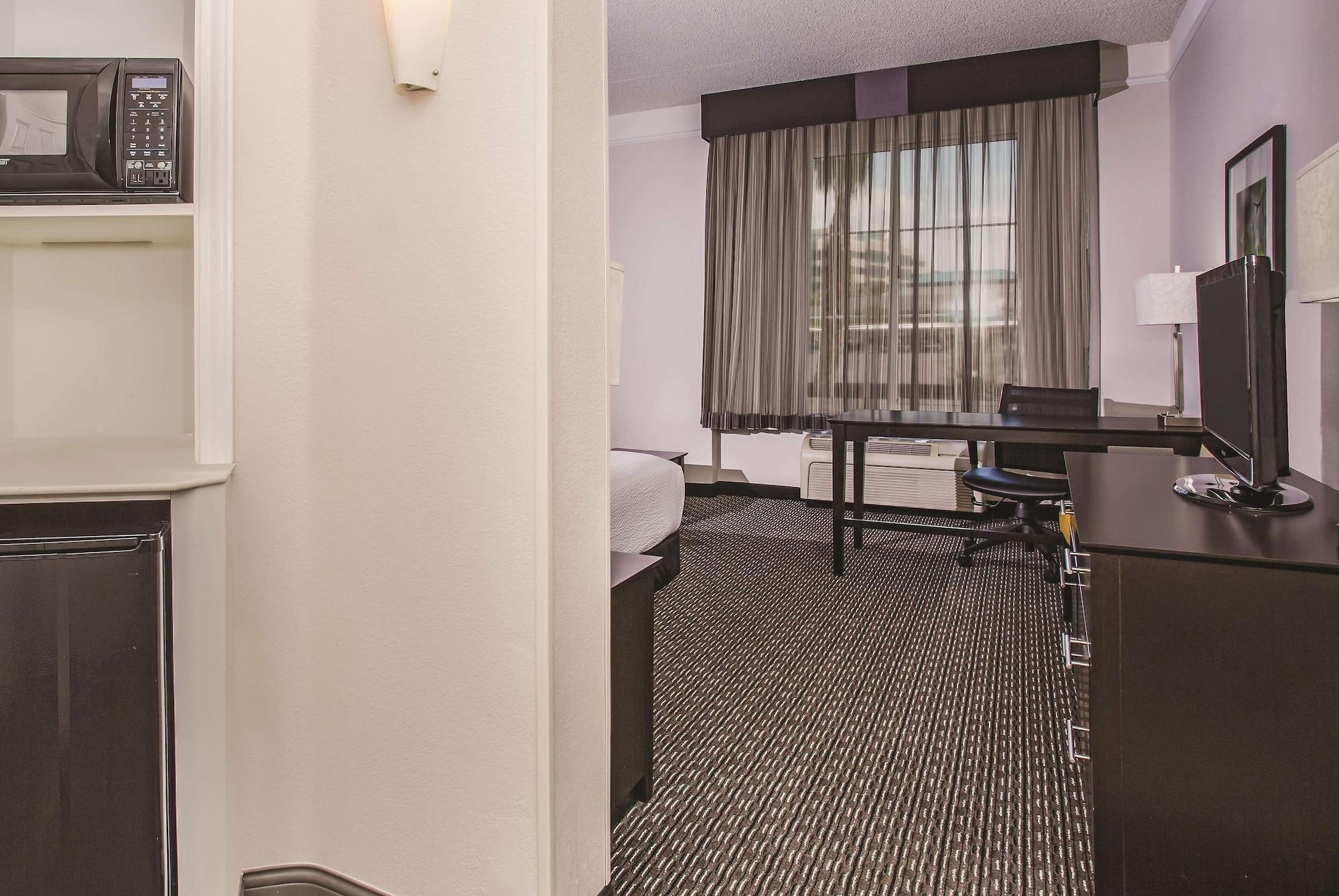 La Quinta By Wyndham Las Vegas Summerlin Tech Εξωτερικό φωτογραφία